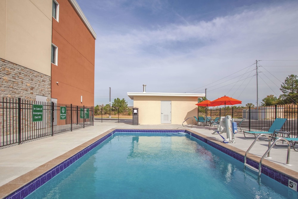 La Quinta Inn and Suites by Wyndham Cullman 3/46
