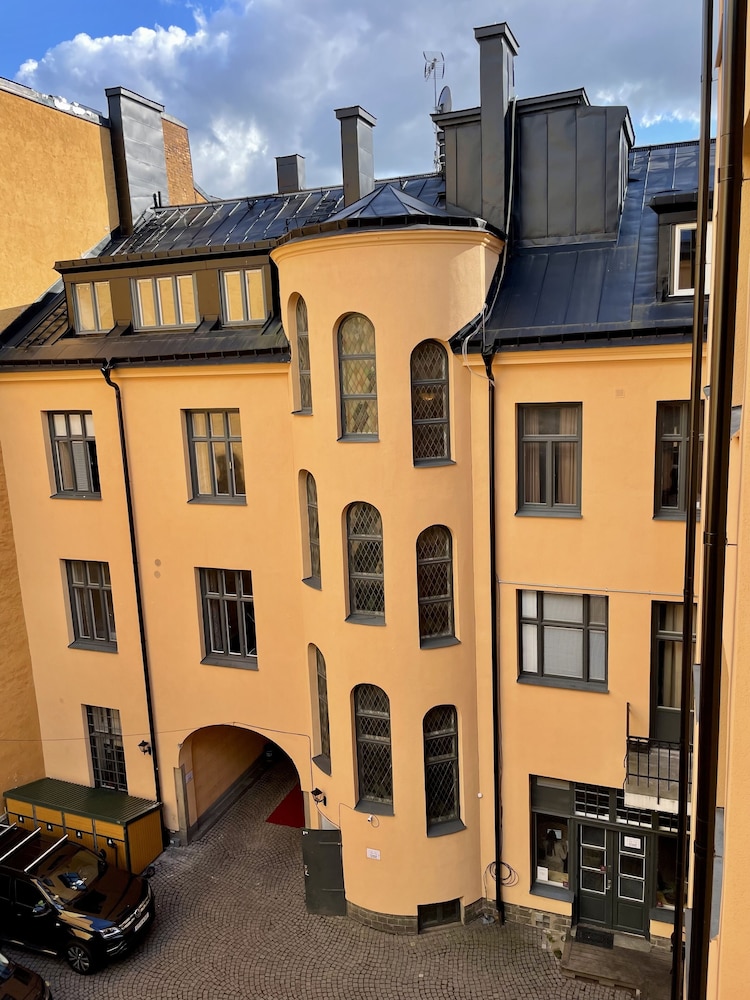 Unique Hotel 2/77