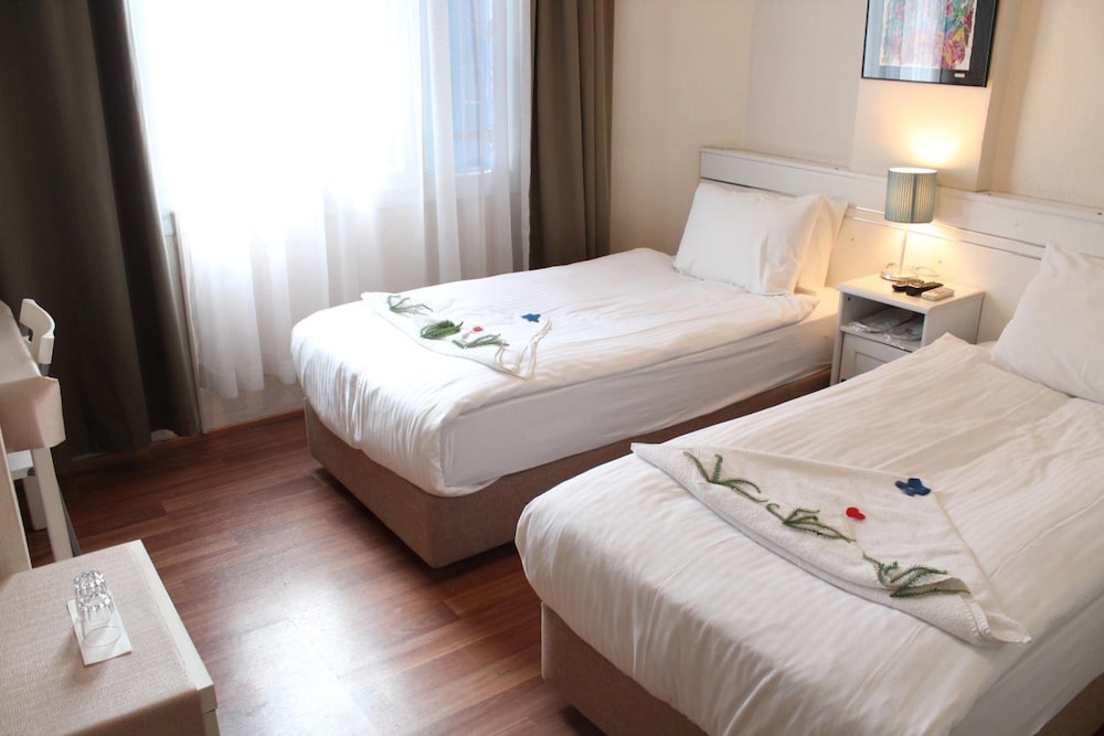 Urkmez Hotel 9/50