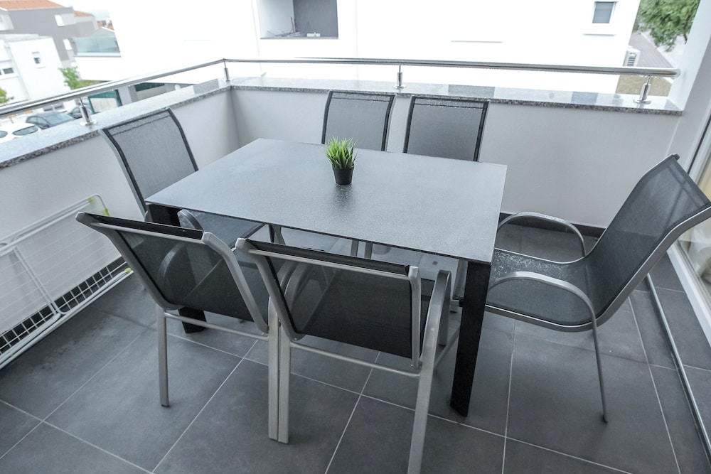 Apartments Tomana 3/50