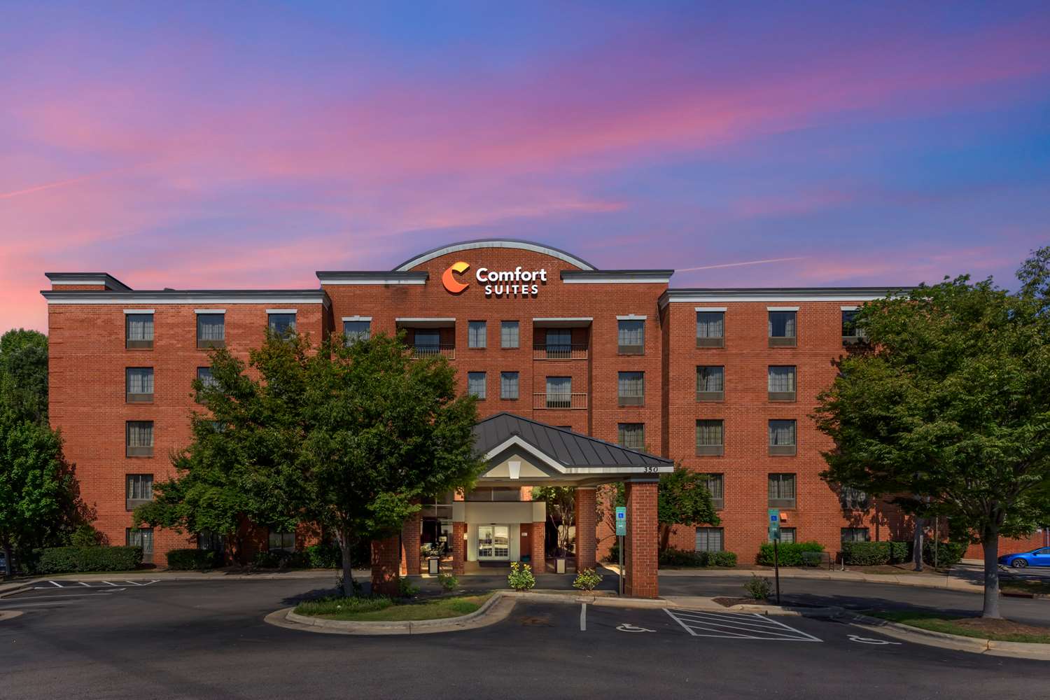 Comfort Suites Regency Park 32/34