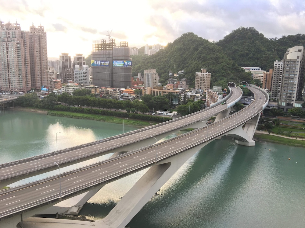 Lake Hotel Taipei 47/50