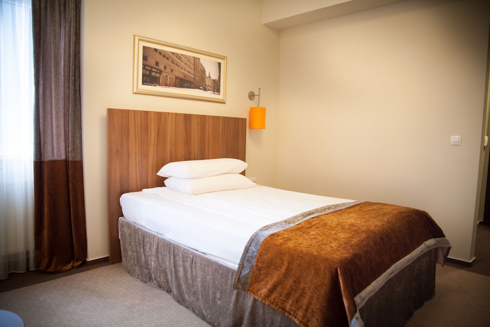Ambasador Hotel 29/76