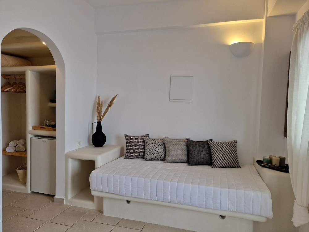 Amerisa Suites 8/85