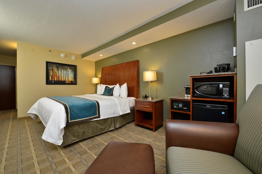 Oshkosh Waterfront Hotel & Conference Center 24/58