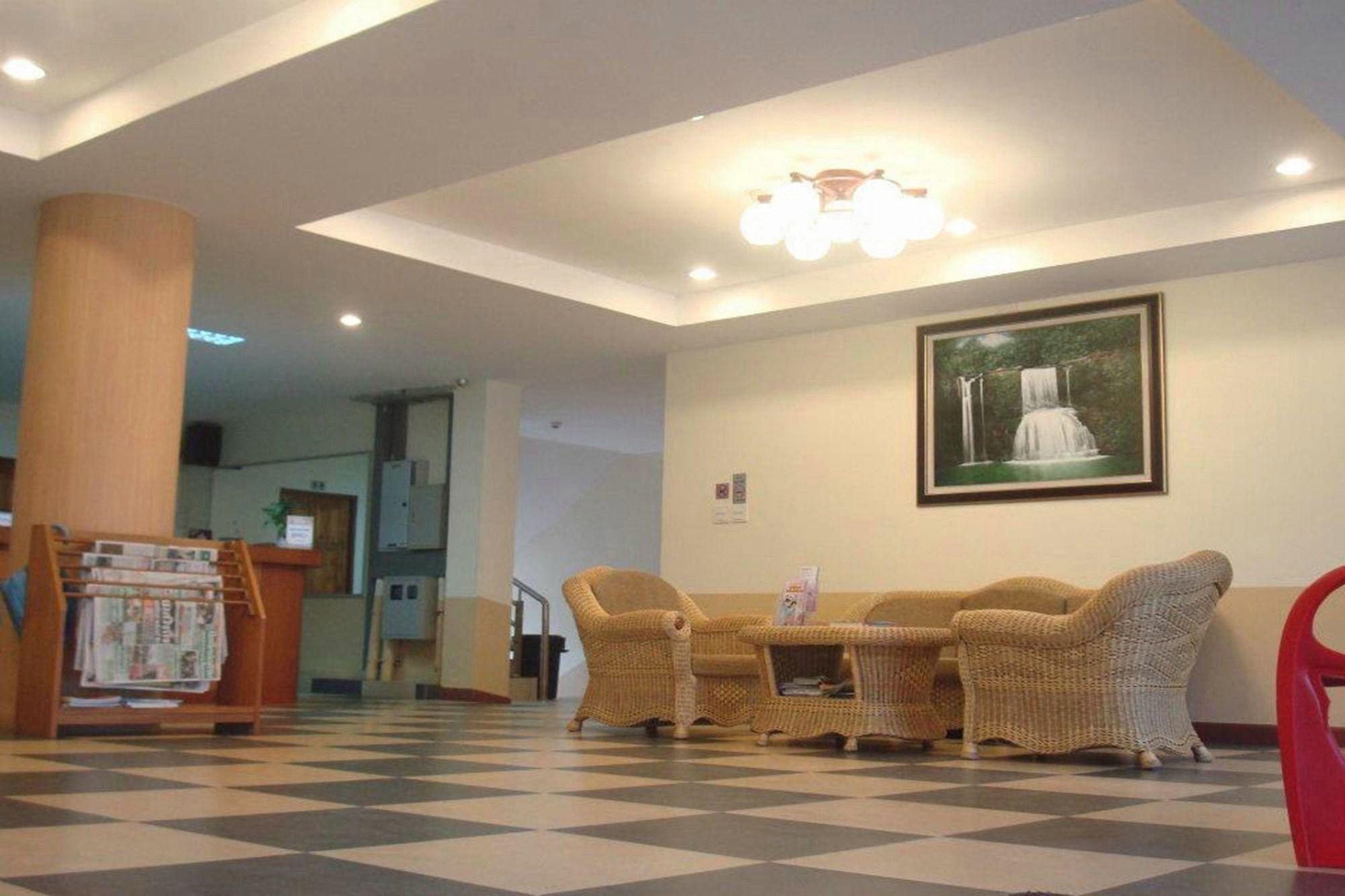 Trat Center Hotel 34/38