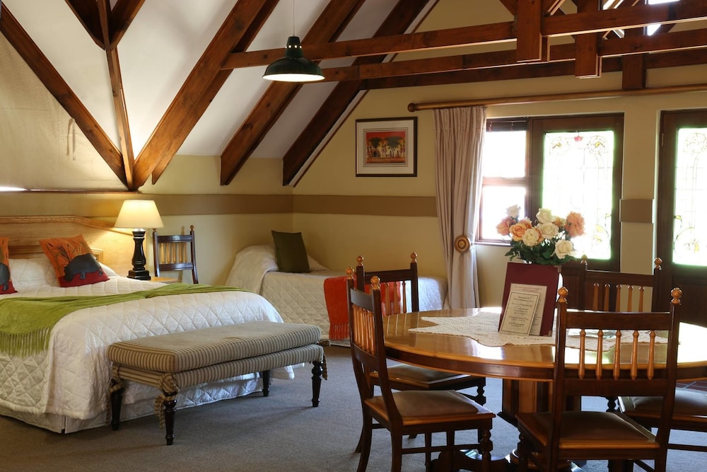 The Woodpecker Inn 23/68