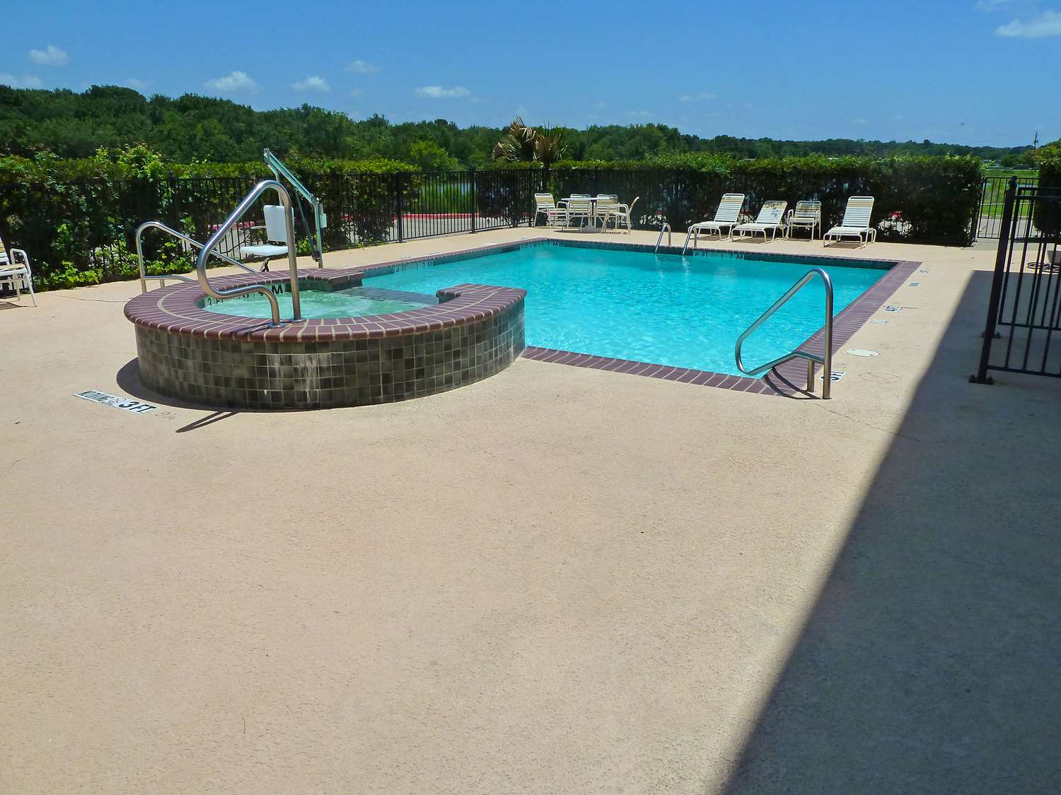 Americas Best Value Inn Suites Gun Barrel City 54/57