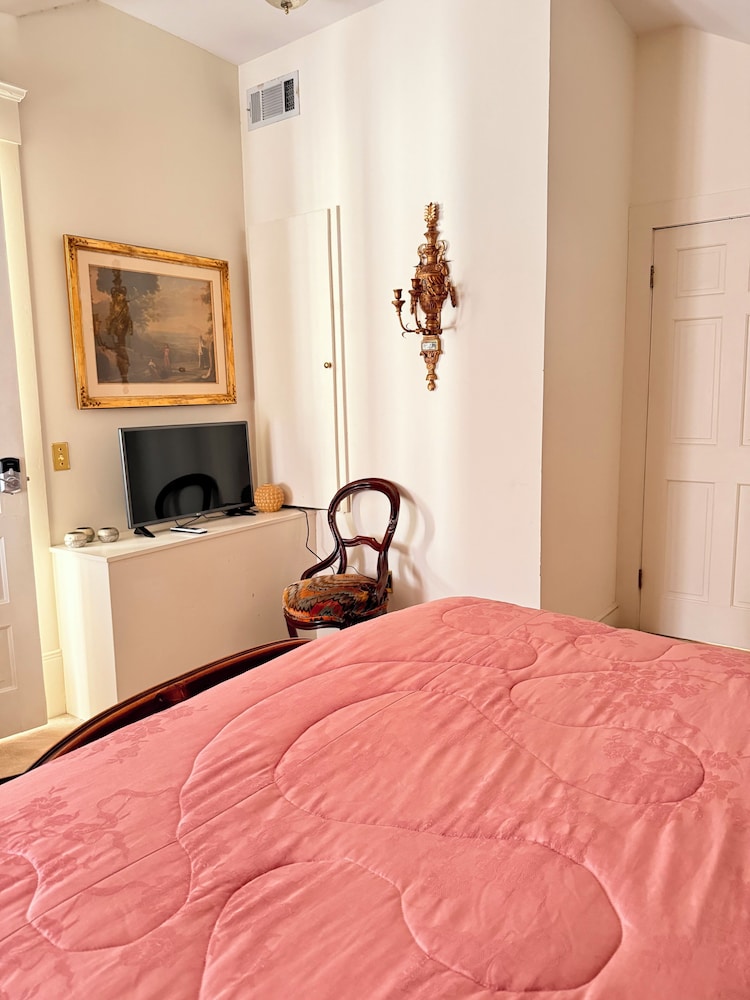 Manor, Suite, 2 Queen Beds