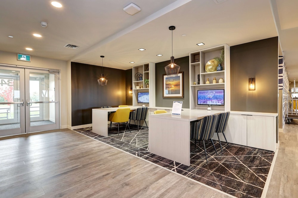 Microtel Inn & Suites by Wyndham Kanata Ottawa West 10/50