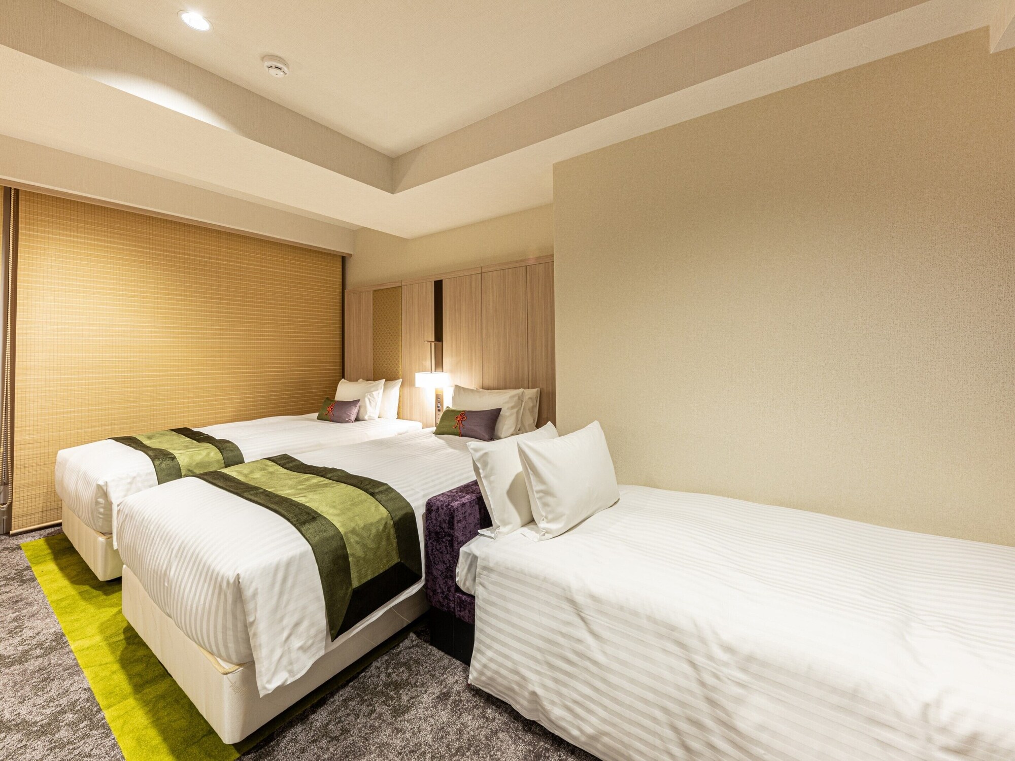 SUPERIOR, TWIN BEDS, SOFA