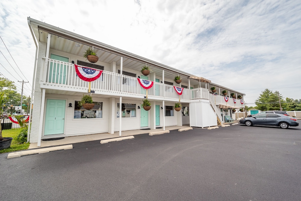 Ocean Glass Inn 44/50