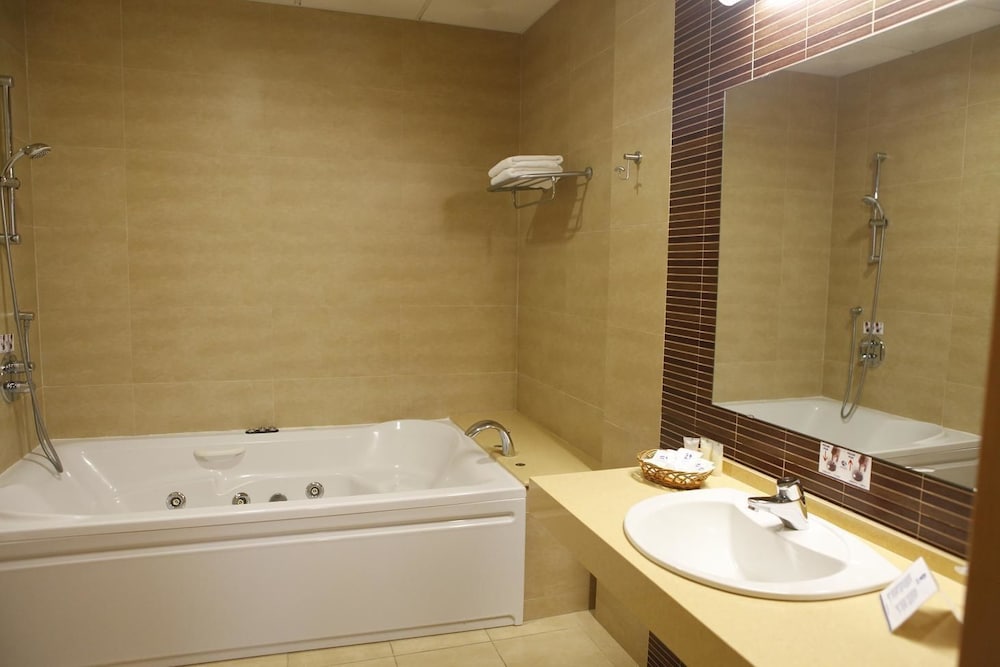Adiafa Hotel 8/45