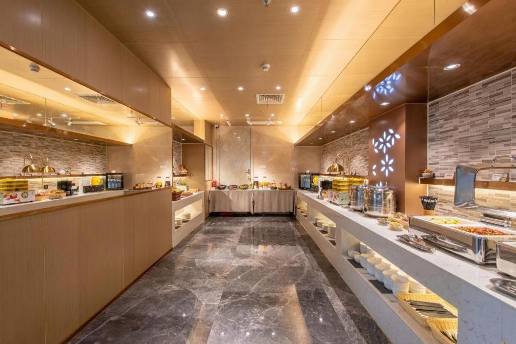 Lavande Hotel (Shenzhen Luohu Shuibei Cuizhu Metro Station) 18/48