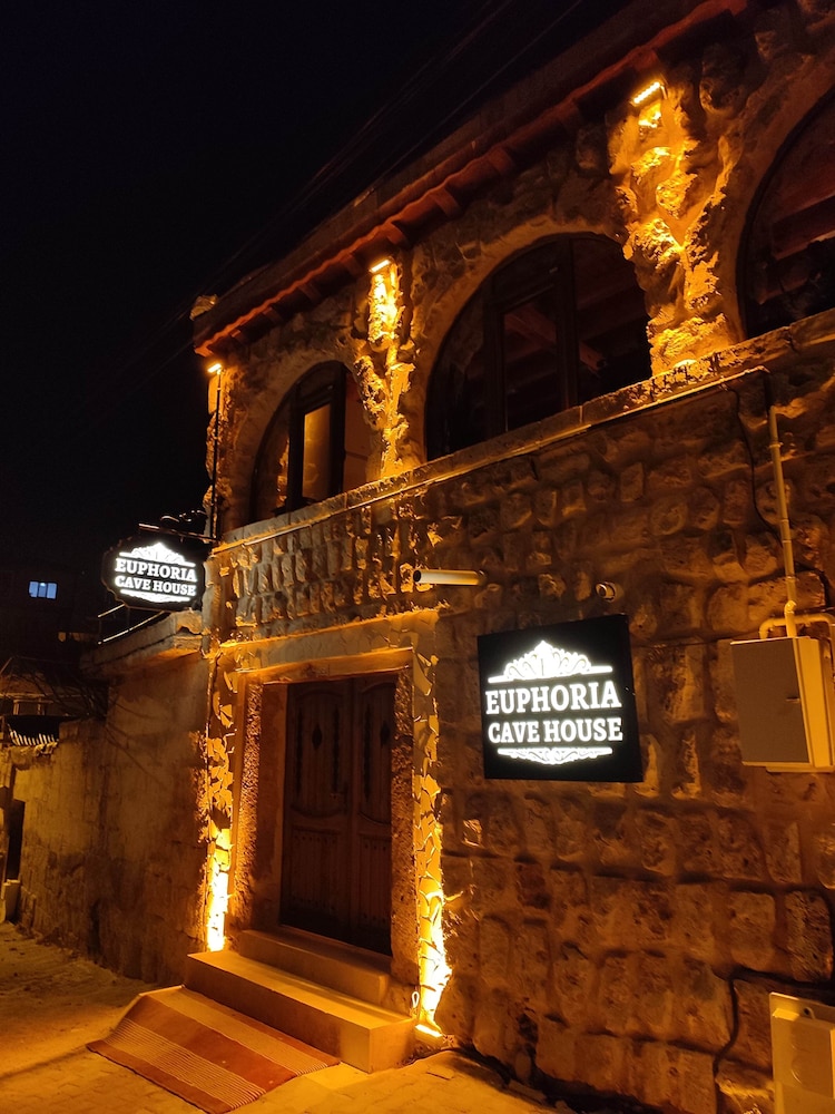 Euphoria Cave House 2/50