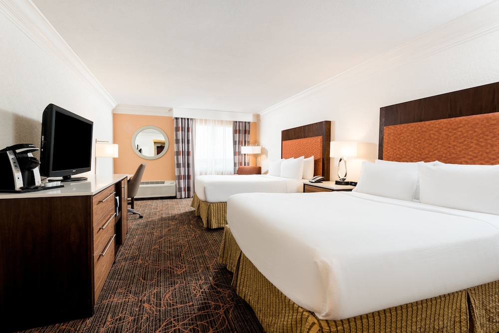 STANDARD, 2 QUEEN BEDS, ACCESSIBLE