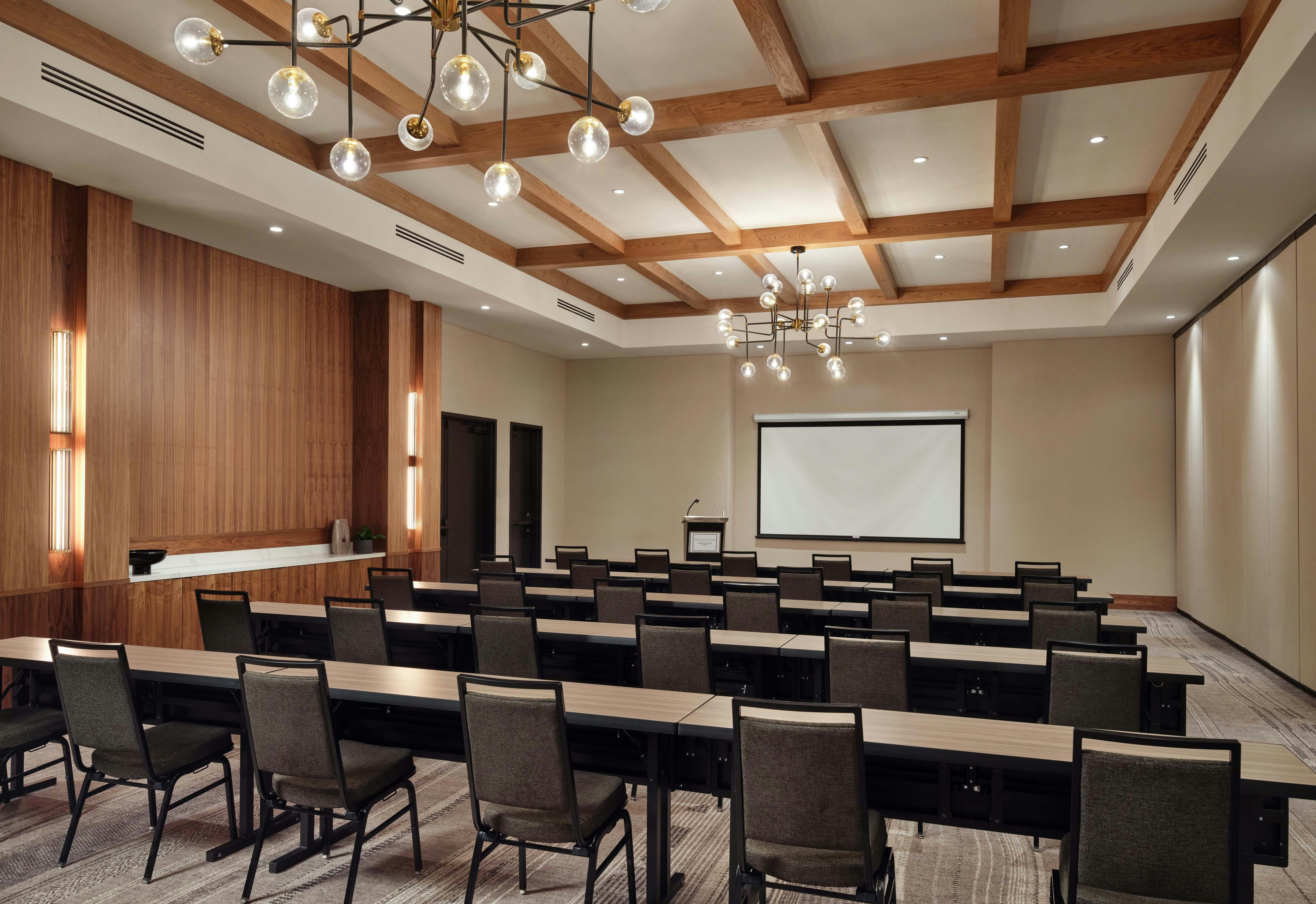 The Ava Hotel Paso Robles, Curio Collection by Hilton 39/45