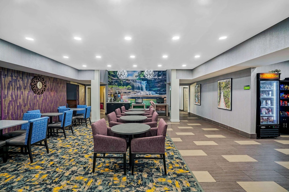 La Quinta Inn And Suites By Wyndham Cookeville 26/35