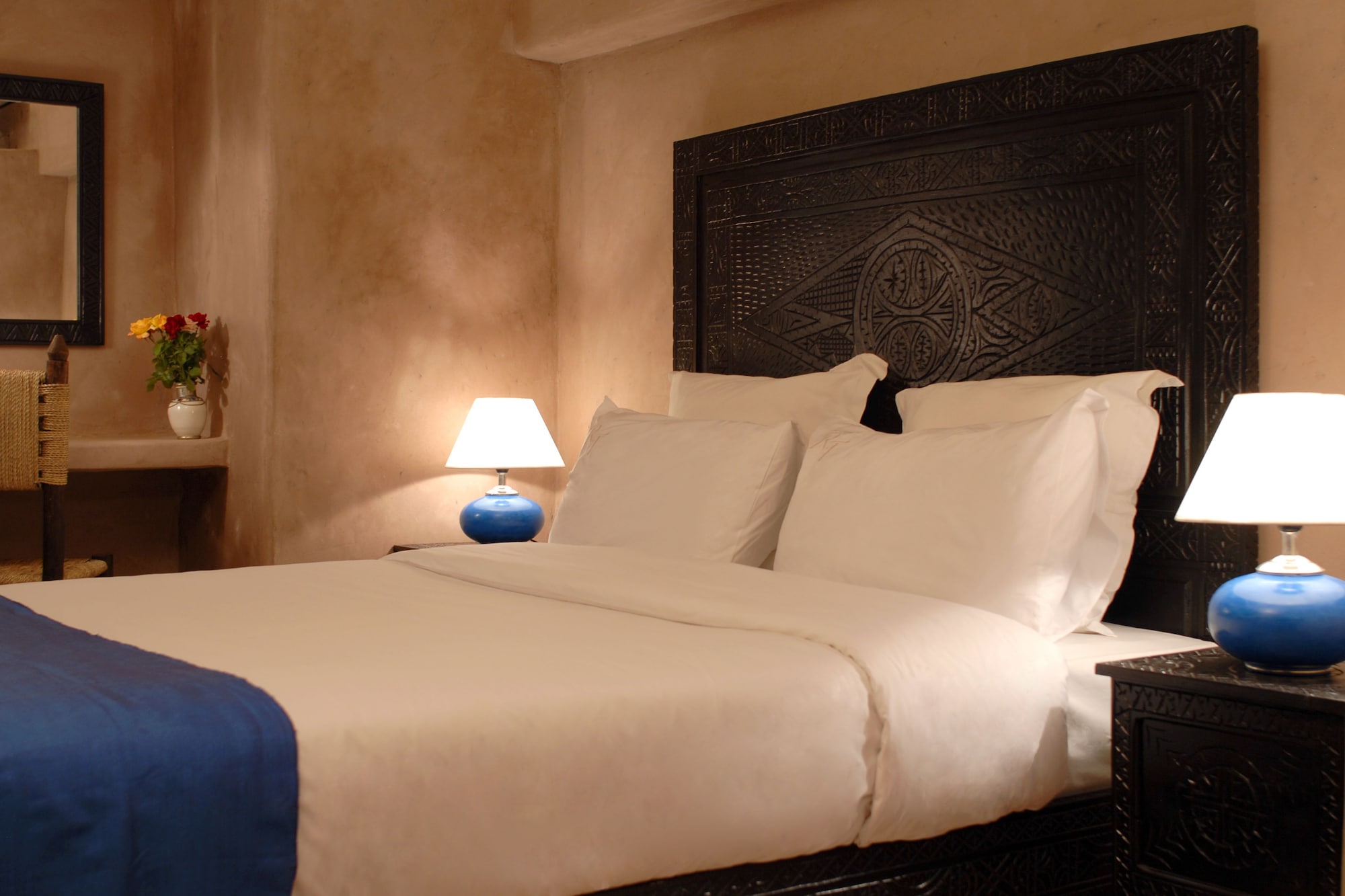 EXECUTIVE, SUITE