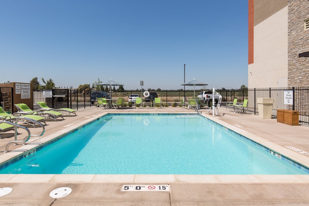HOLIDAY INN EXPRESS VISALIA 3/28