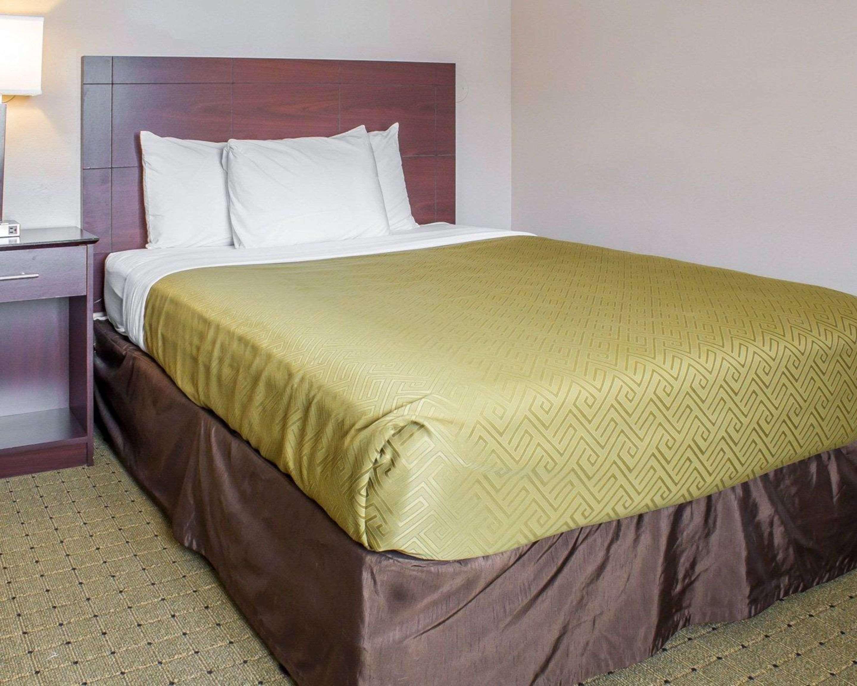 Room, Queen Bed, Accessible