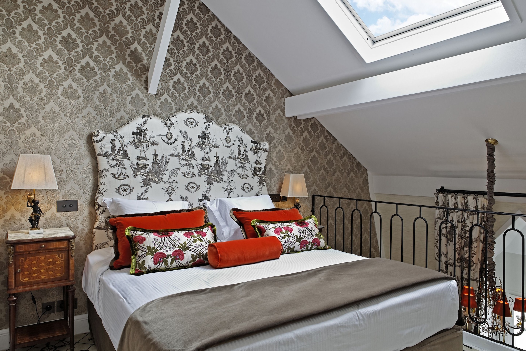 DUPLEX, JUNIOR SUITE