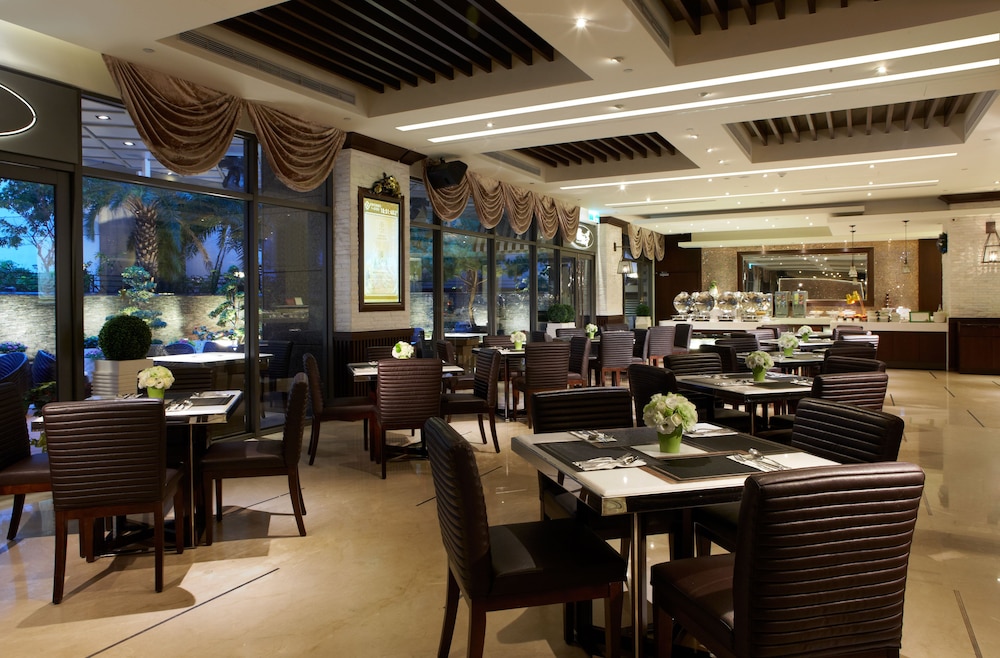 S Aura Hotel 35/50