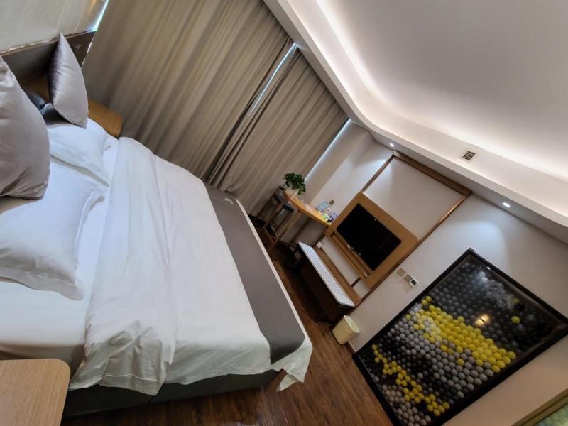 GreenTree Eastern Rizhao High Speed Railway Station Hotel 12/18