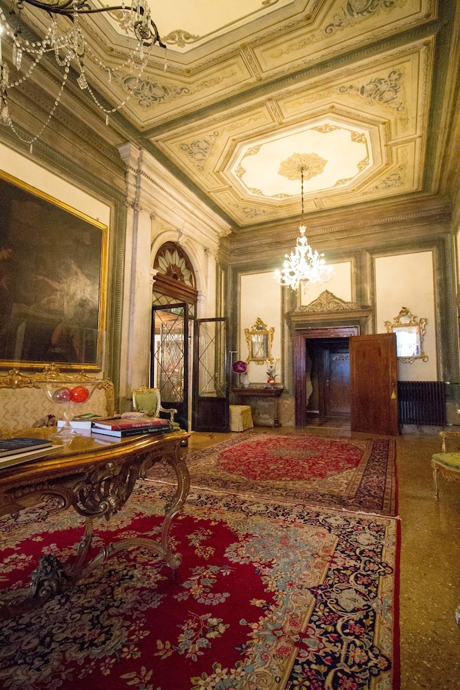 Hotel Palazzo Abadessa 34/50