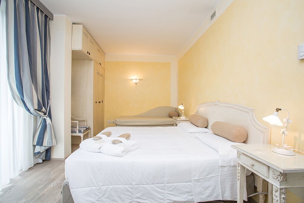 STANDARD, DOUBLE OR TWIN BED