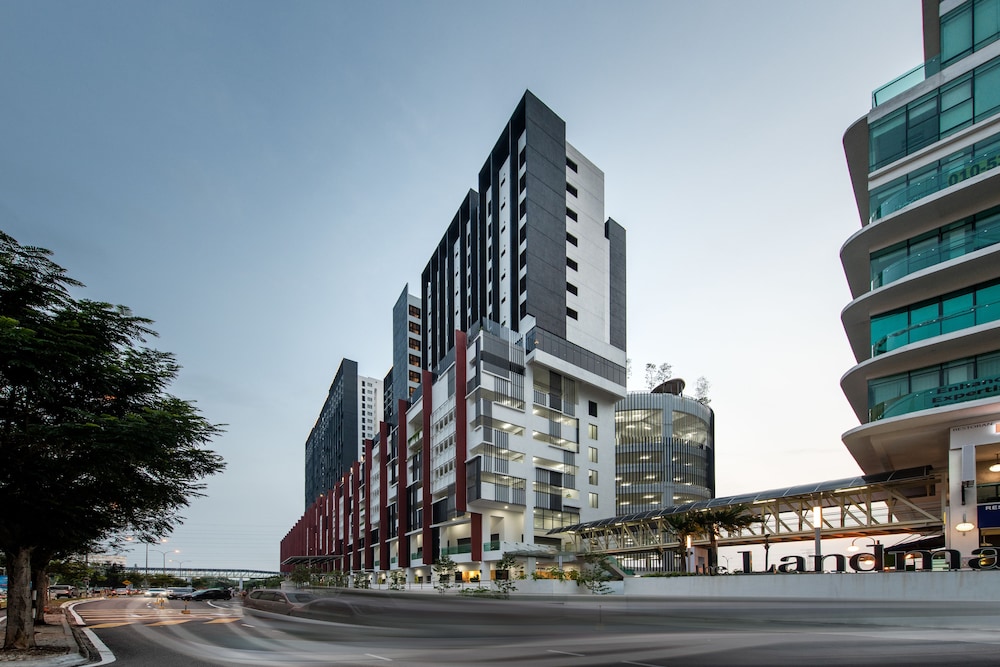 The Canvas Hotel 3/42