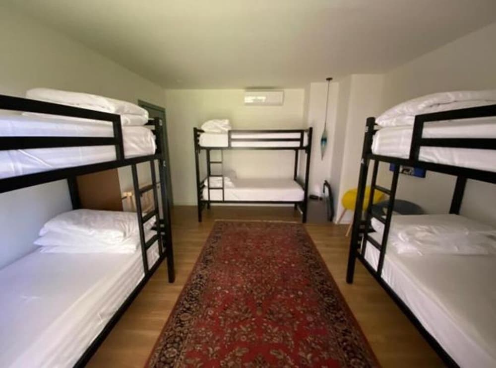 Hotel U. R. 19/40