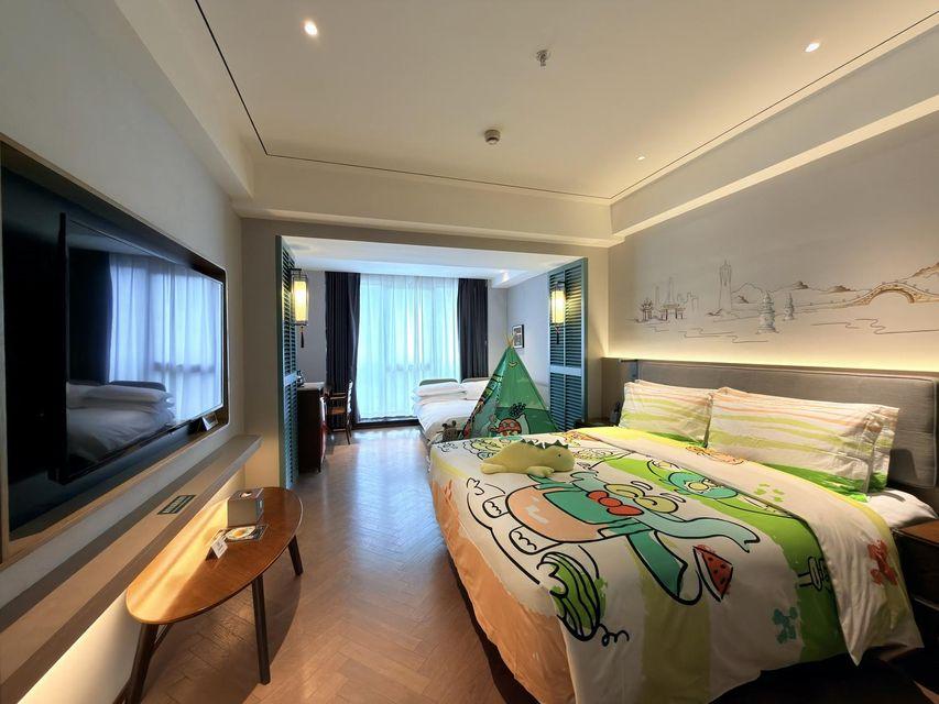 Theme, Deluxe, Family, Queen Bed, City View, Sofa