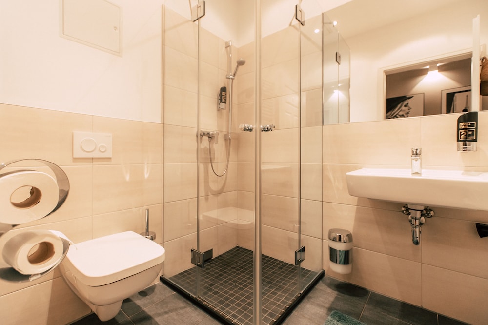 2 Rooms, Boho, Apartment, Queen Bed, Sofa, Balcony, Kitchen، Stadthaus By Hentschels Apartments 5/5