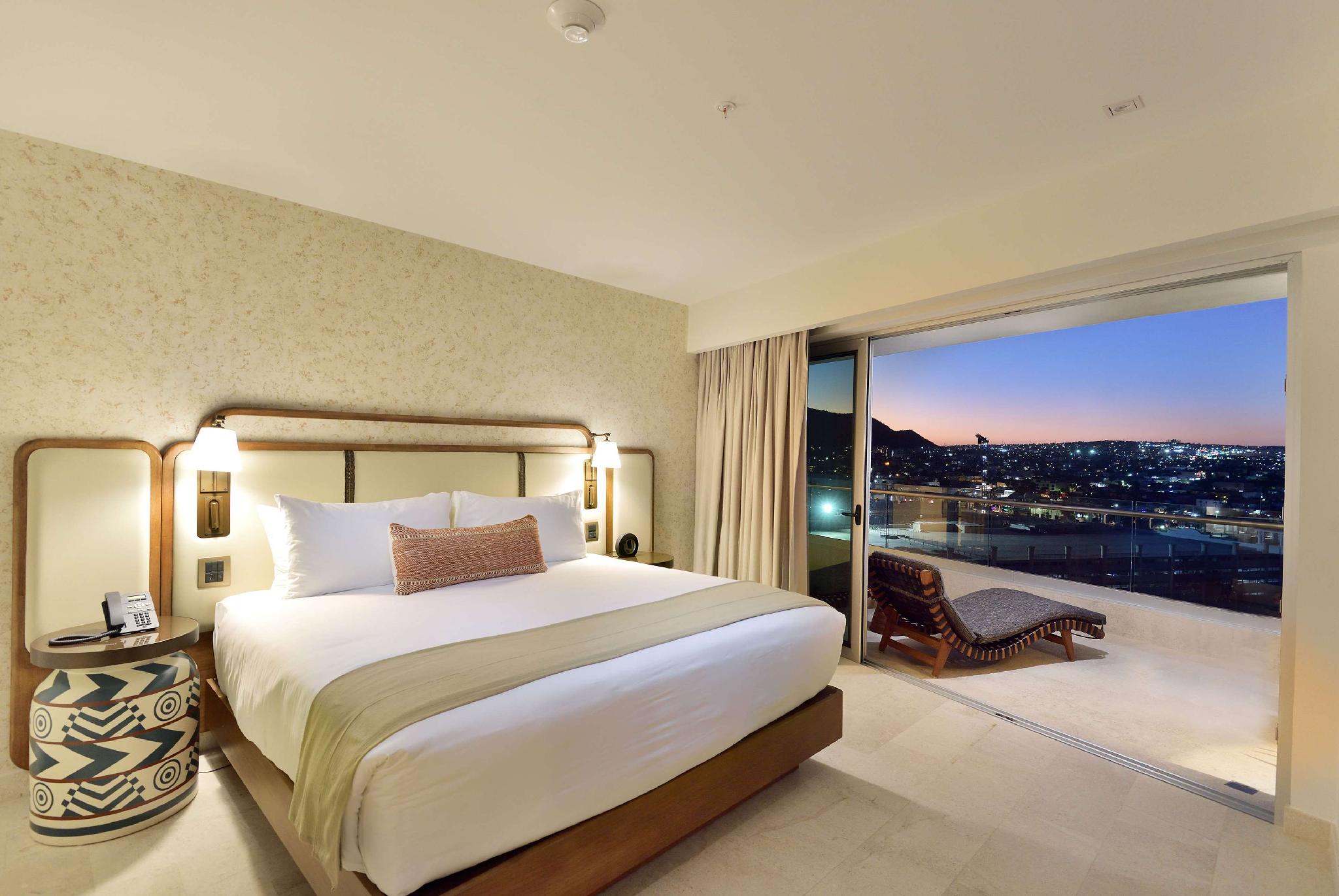 3 Bedrooms, Sunset, Suite