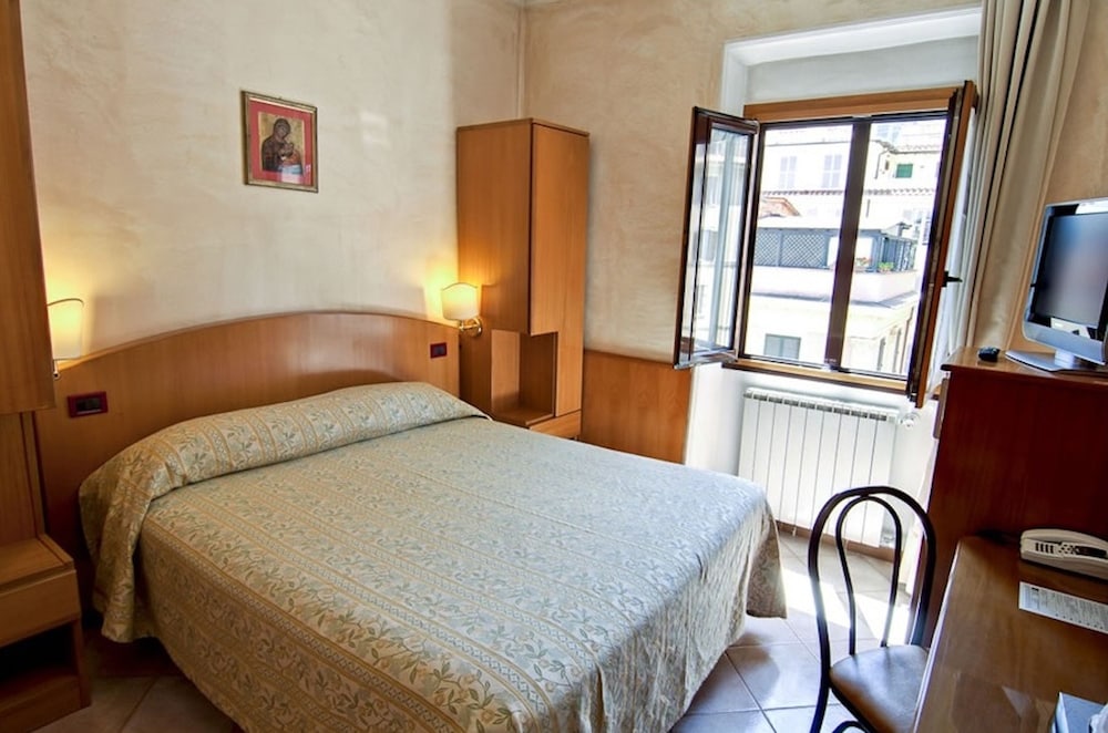 ROOM, SINGLE