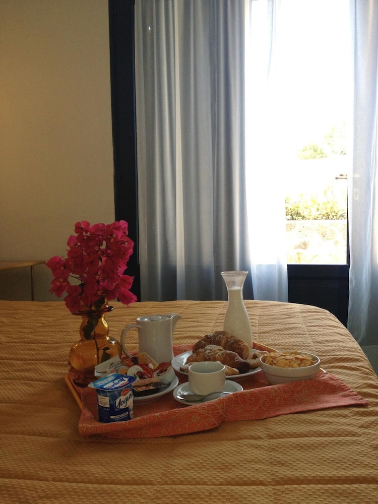 Aura Hotel 12/36