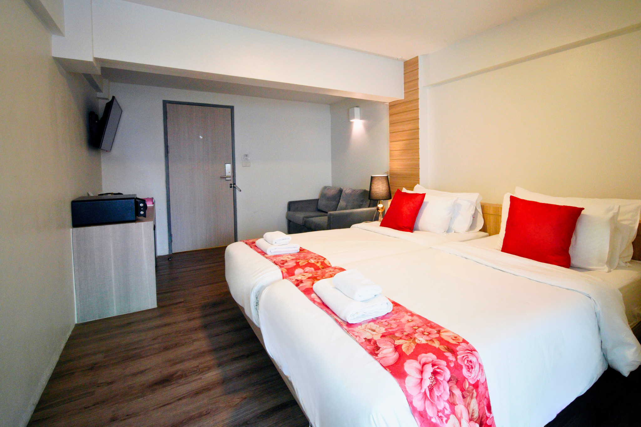 Grand, Twin Beds