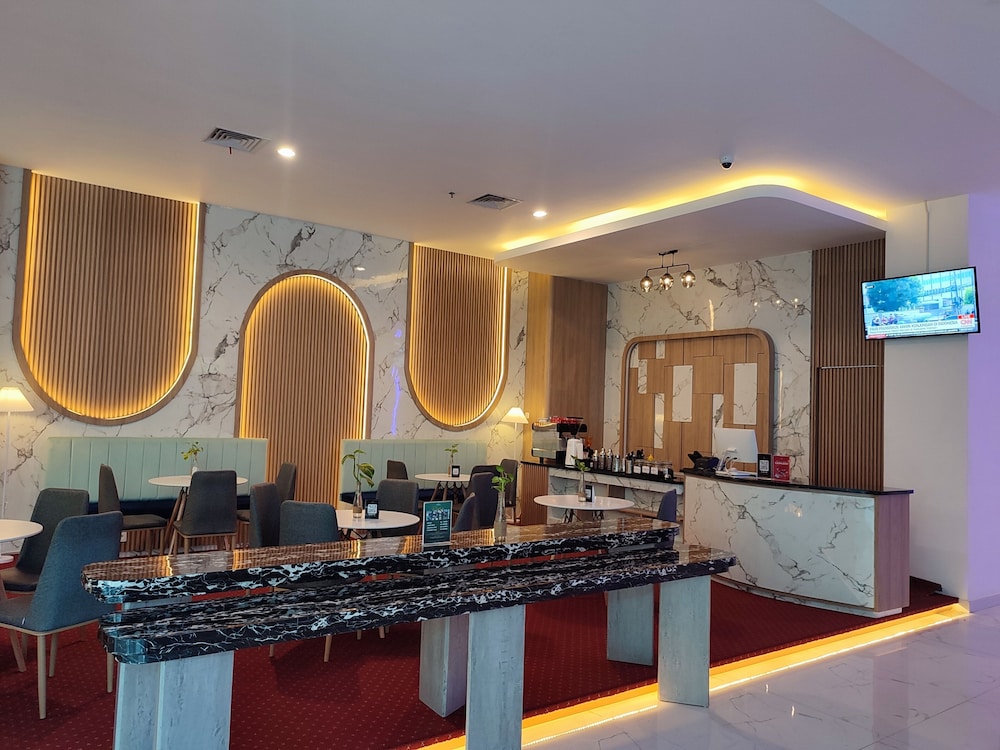 Unhas Hotel and Convention 42/50