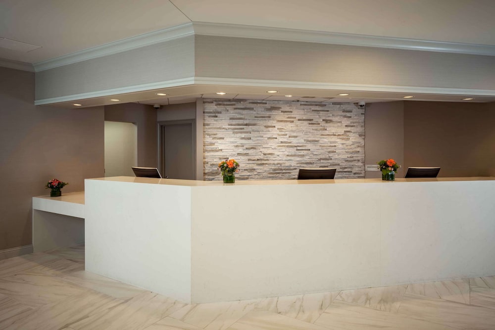 Hilton Brentwood/Nashville Suites 10/81