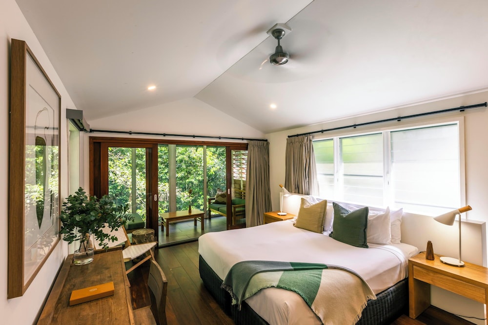 Tree House, King Bed