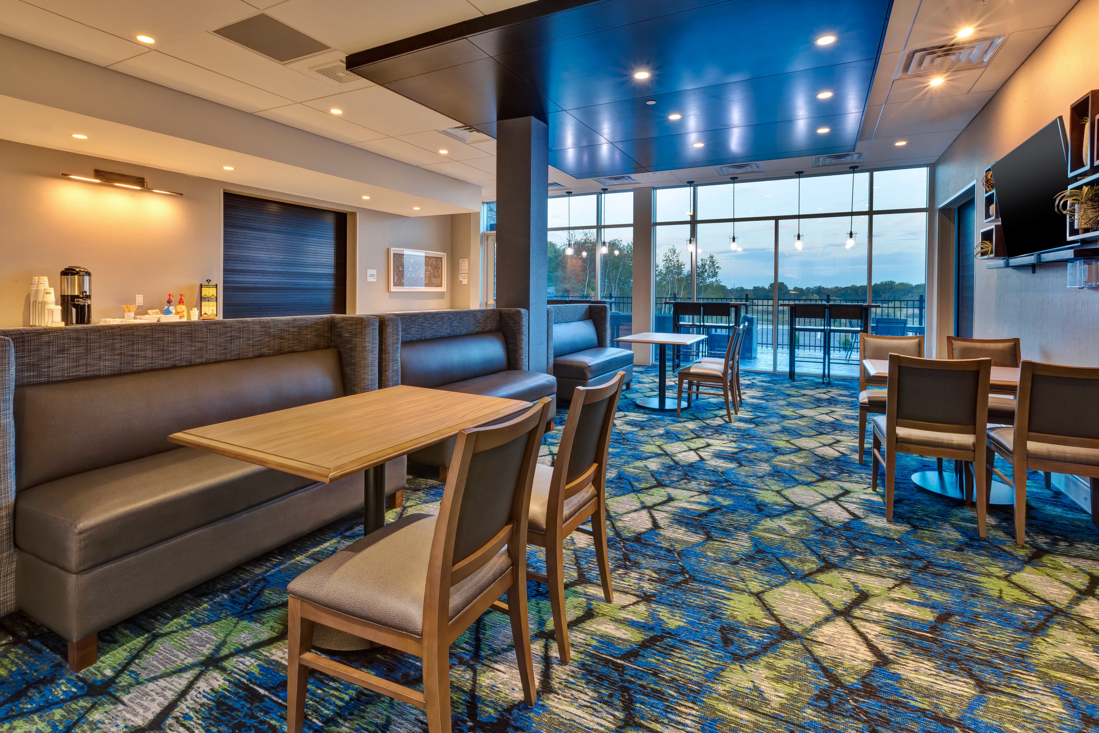 Holiday Inn Express And Suites Cedar Springs Grand Rapids North 29/42