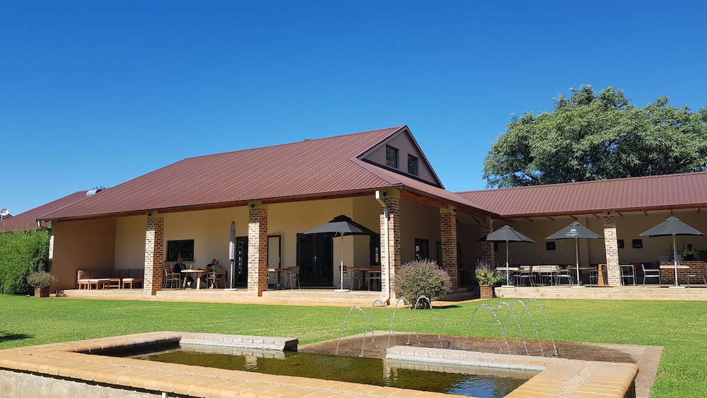 Esther's Country Lodge 32/35