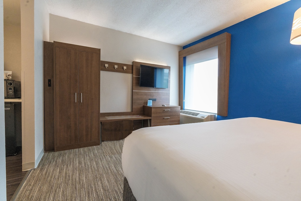 Holiday Inn Express & Suites Nashville - Brentwood I-65 10/40