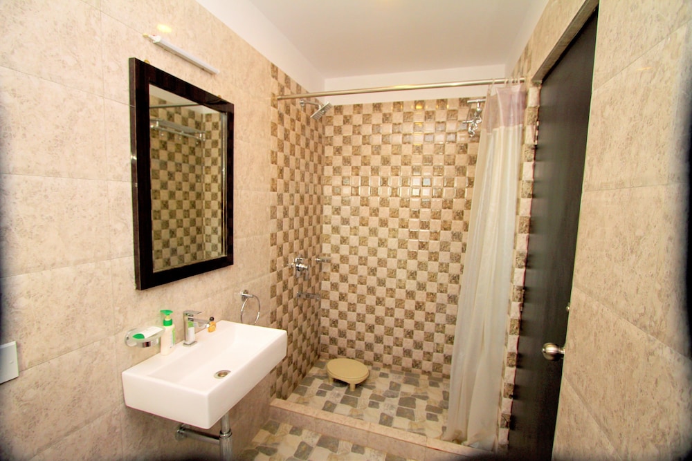 Hotel Crestwood 29/29
