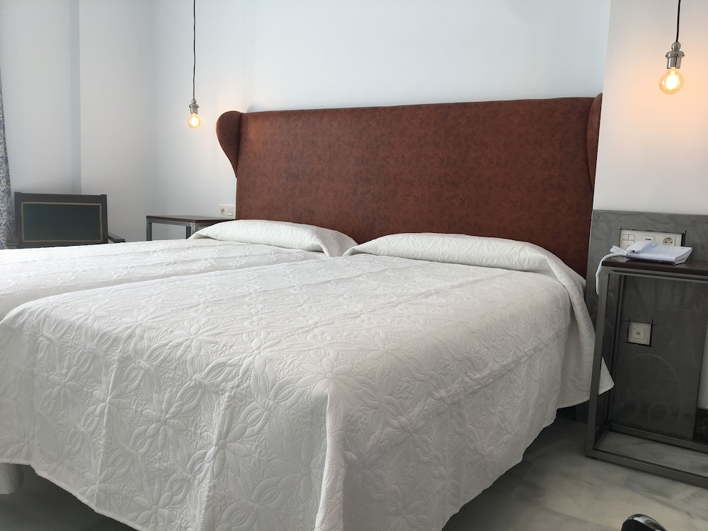 INTERIOR, SUPERIOR, DOUBLE BED