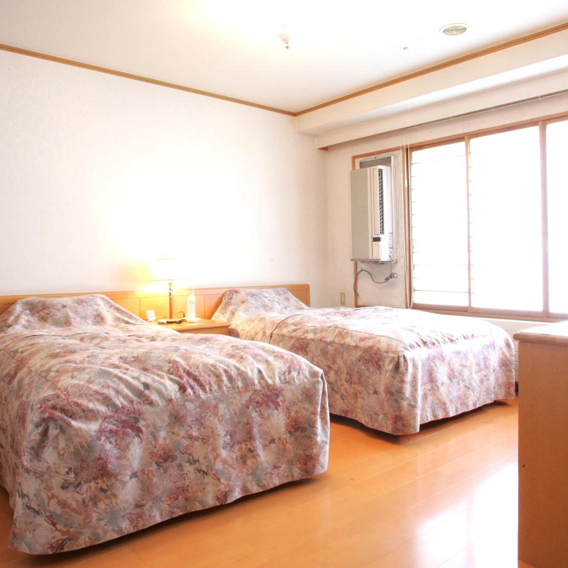 Standard, Twin Beds