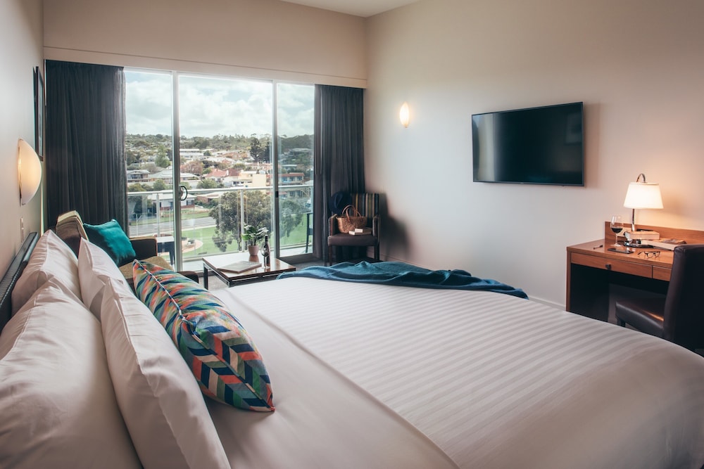 The Port Lincoln Hotel 10/50