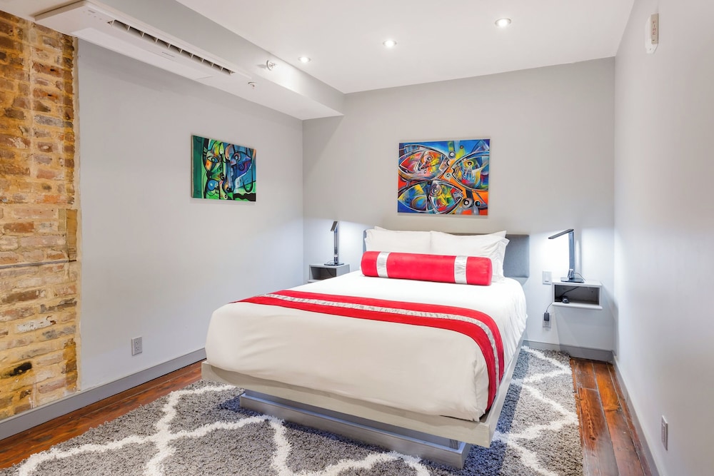 3 BEDROOMS, EXCLUSIVE, SUITE, HOT TUB