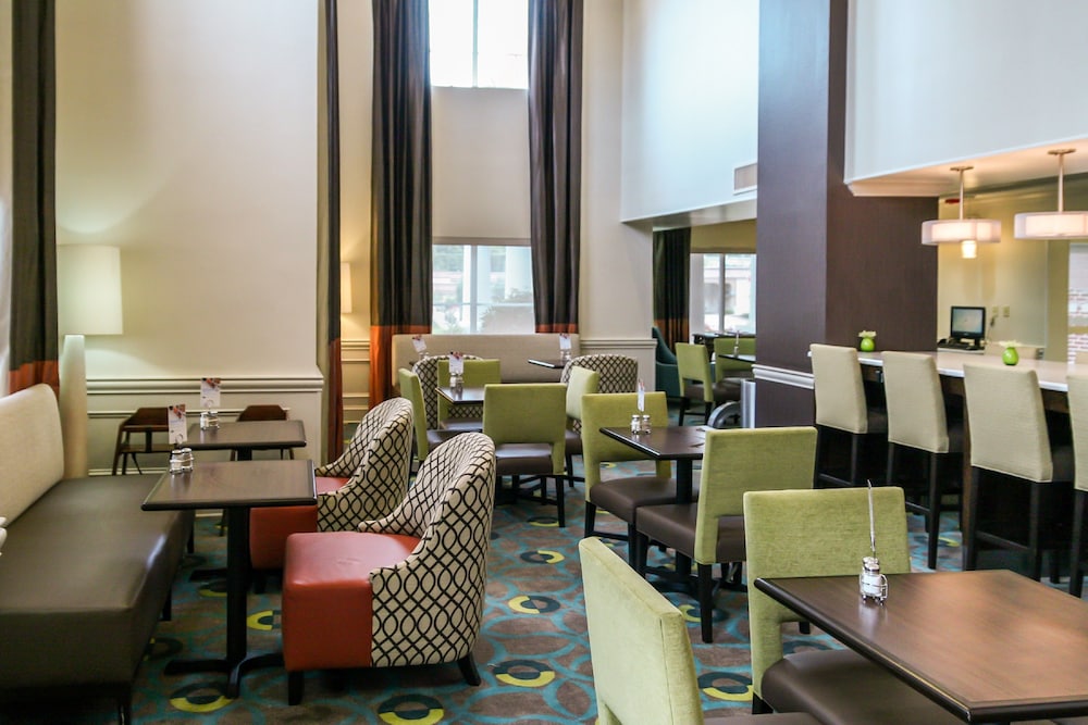 Holiday Inn Express Hotel & Suites Vicksburg 54/74